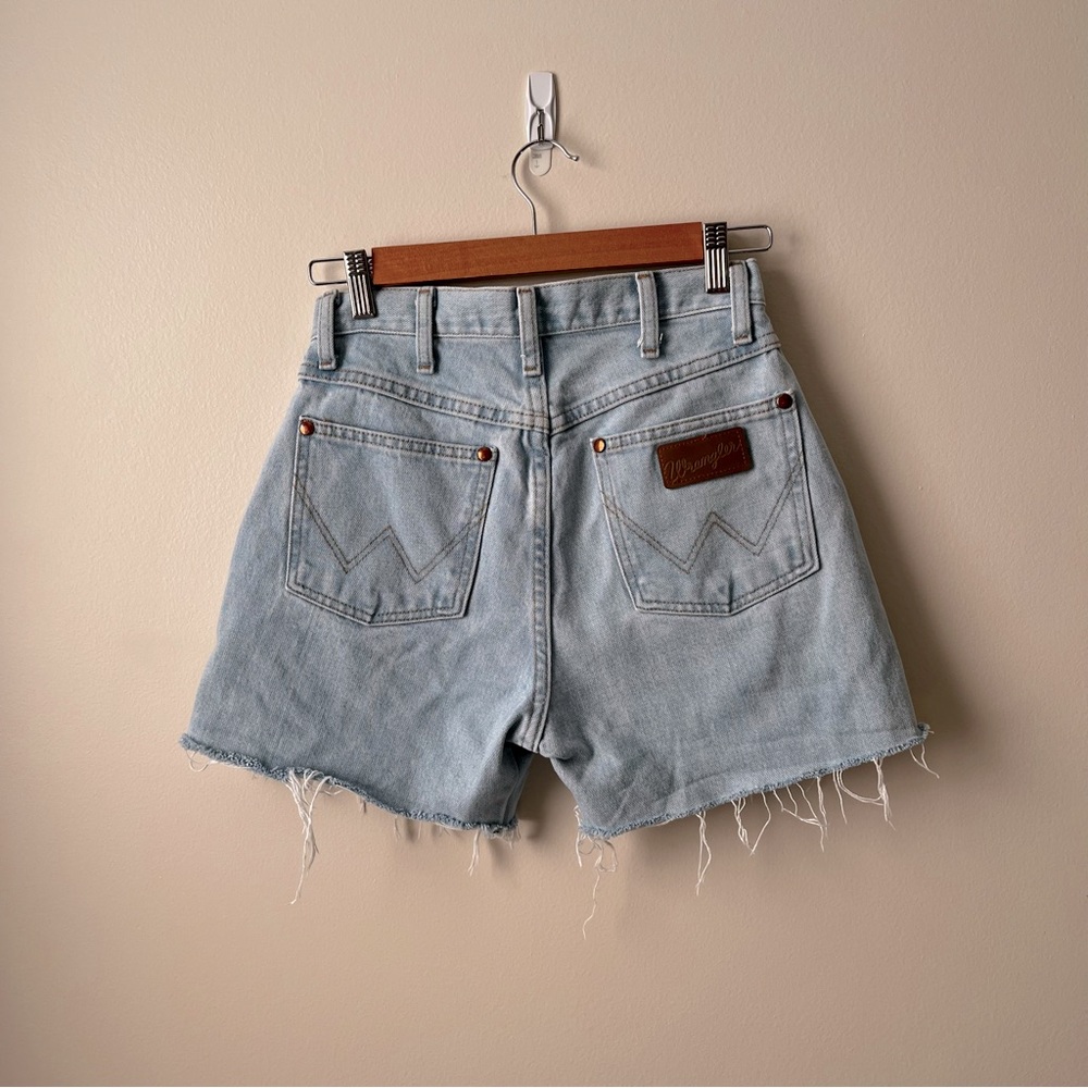 Wrangler light blue zip fly cut off denim shorts fits like 2-4 or 25/26